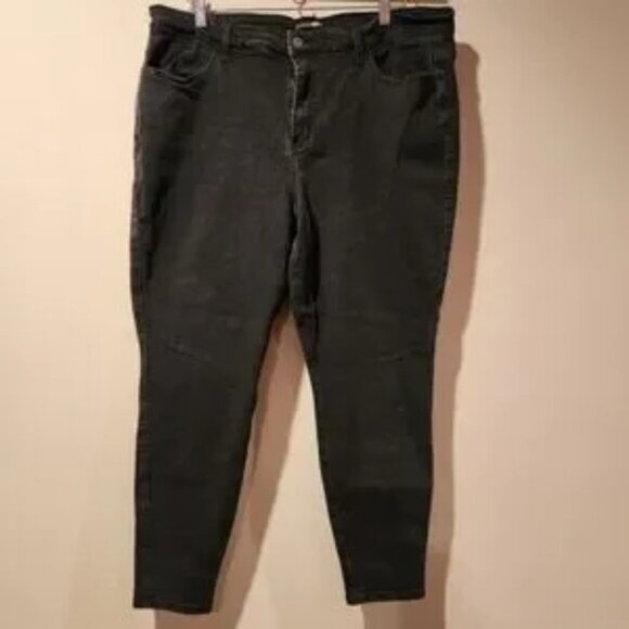 FASHION NOVA cropped jeans 5 pocket style black size 3XL - Picture 1 of 3